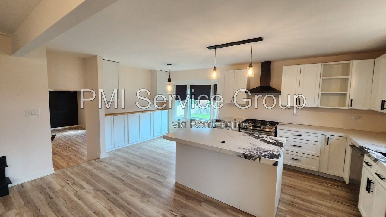 7749 Lyman Ave - Photo 6 of 23