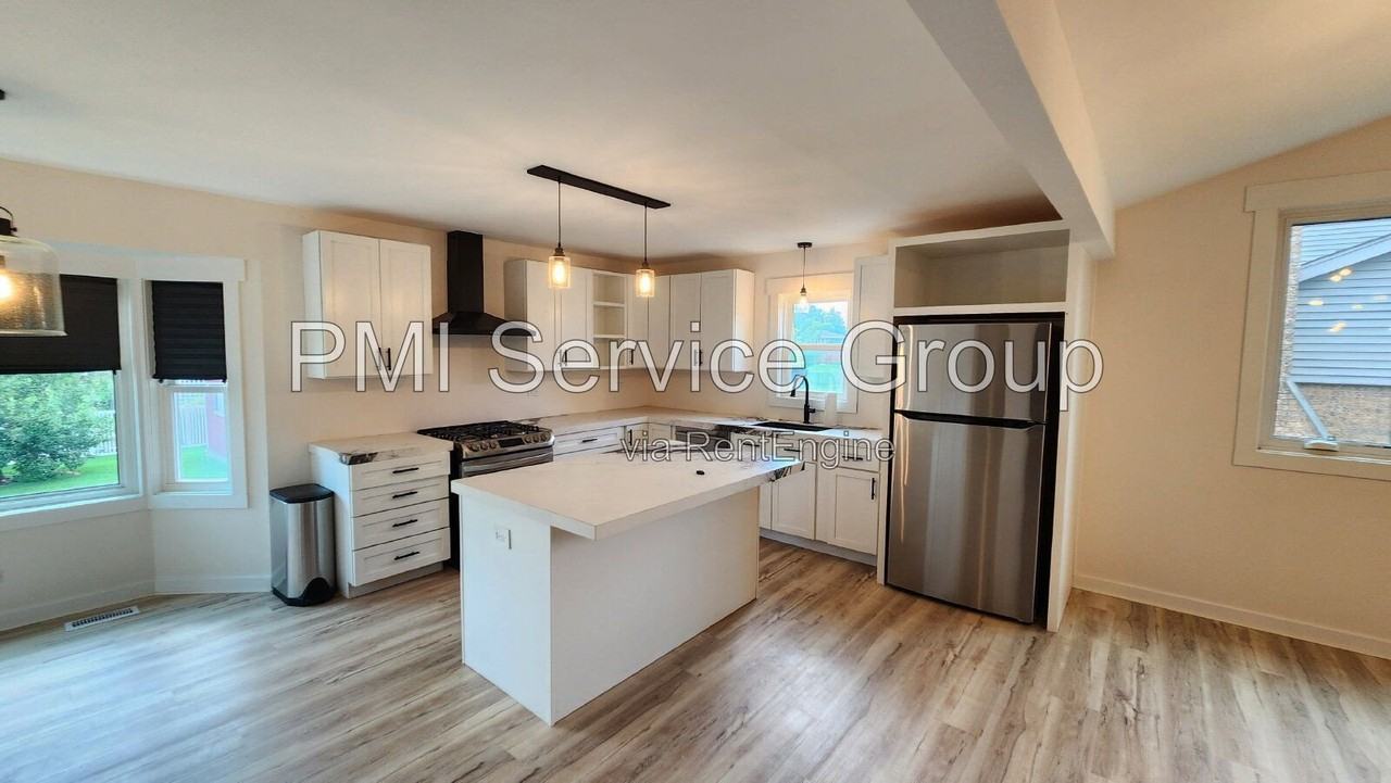 7749 Lyman Ave - Photo 7 of 23