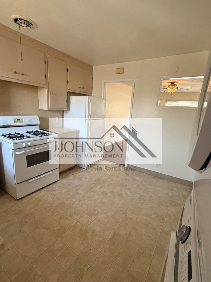 1554 165th Ave - Photo 4 of 10