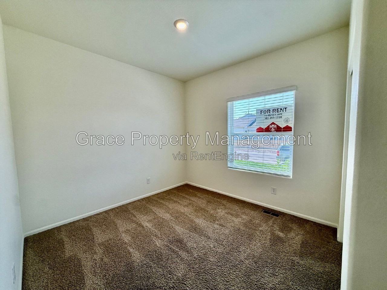 524 Jordan St - Photo 3 of 21