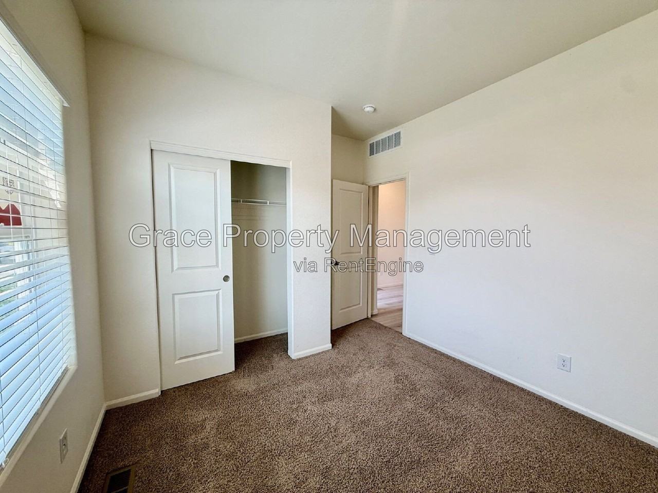 524 Jordan St - Photo 4 of 21