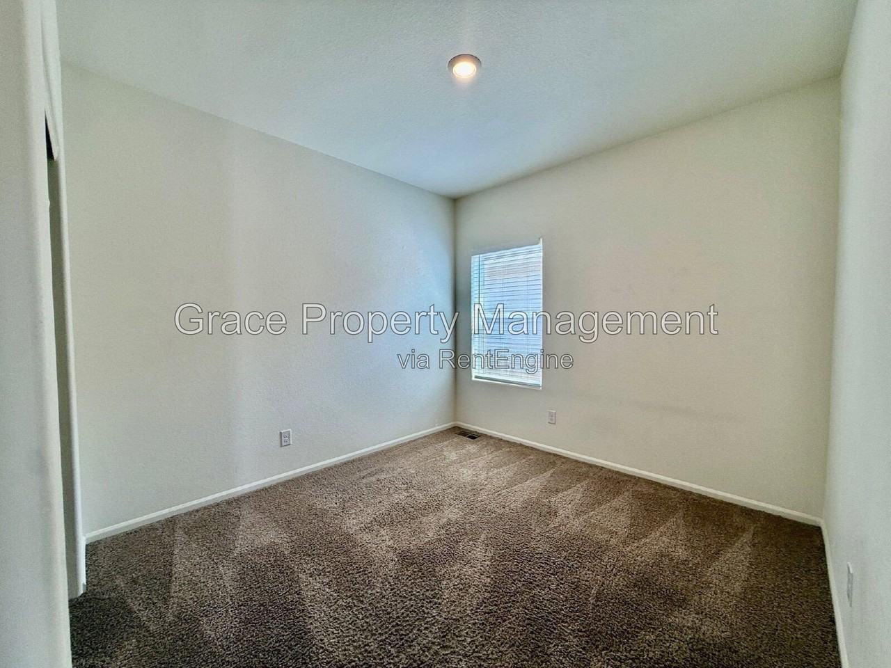 524 Jordan St - Photo 6 of 21