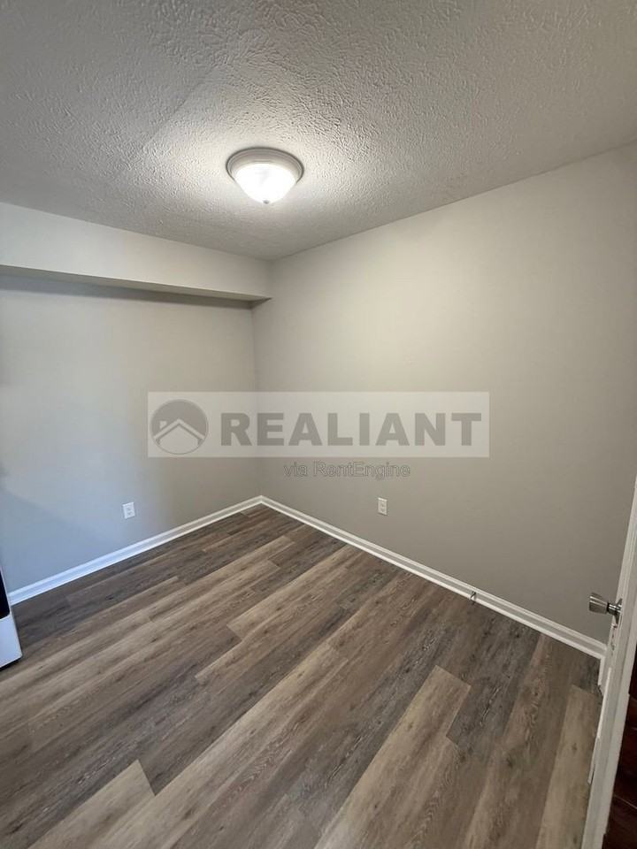 31 Hurley St #15 - Photo 6 of 12