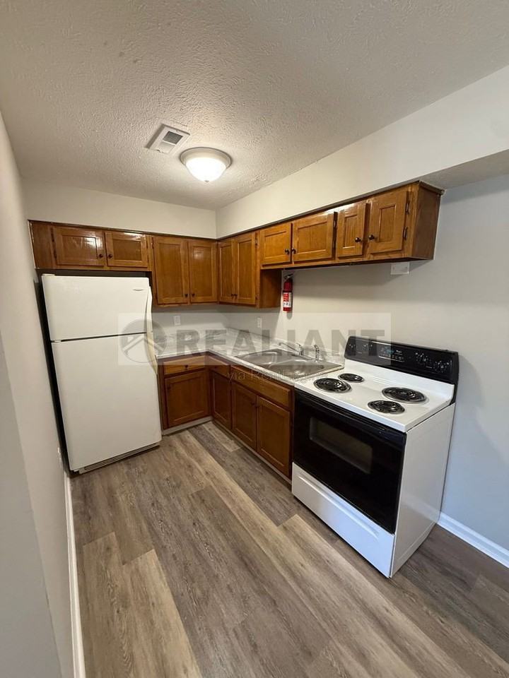 31 Hurley St #15 - Photo 7 of 12
