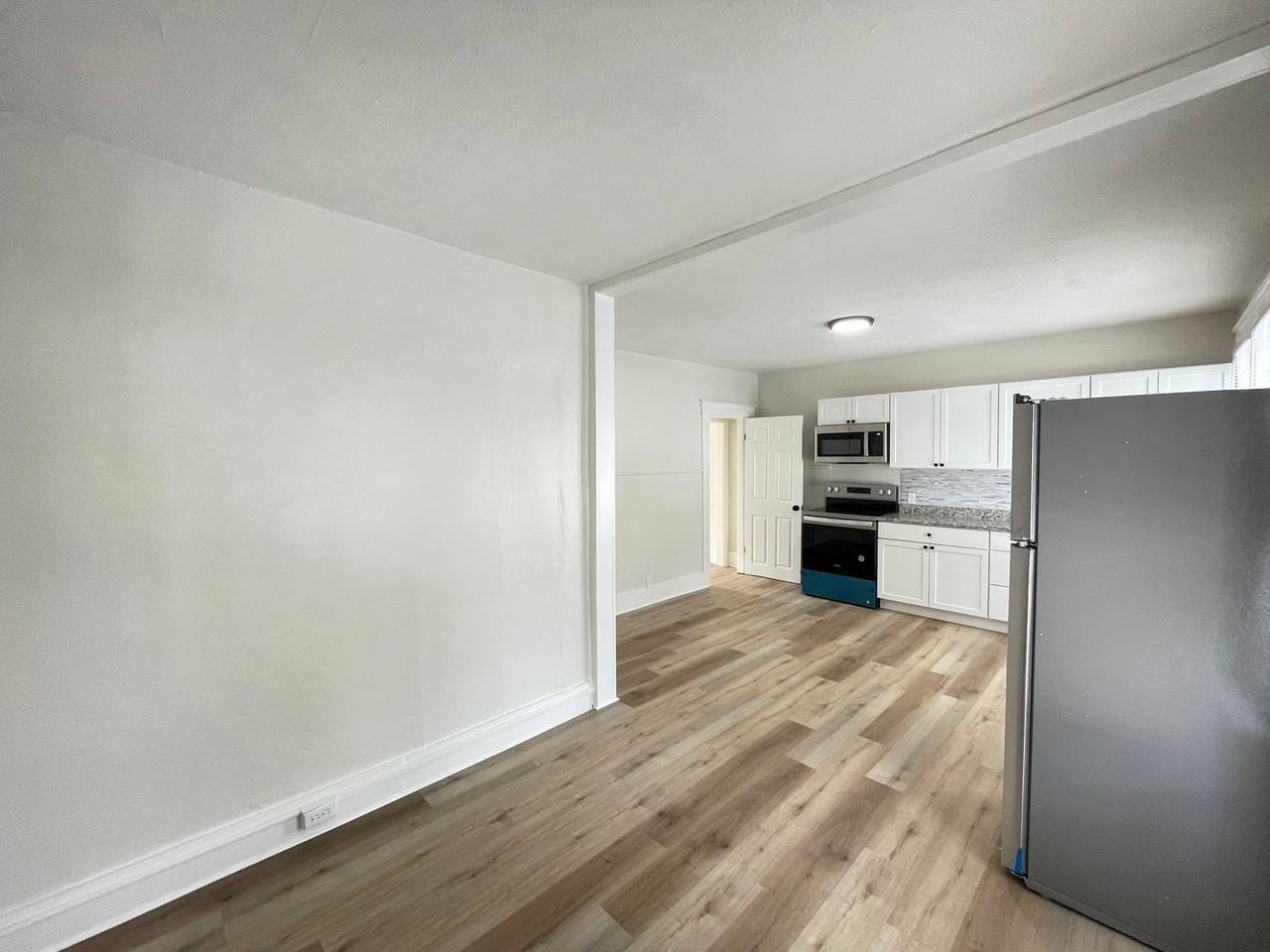 71 6th St #B - Photo 3 of 11
