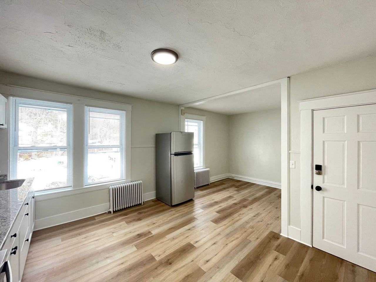 71 6th St #B - Photo 5 of 11