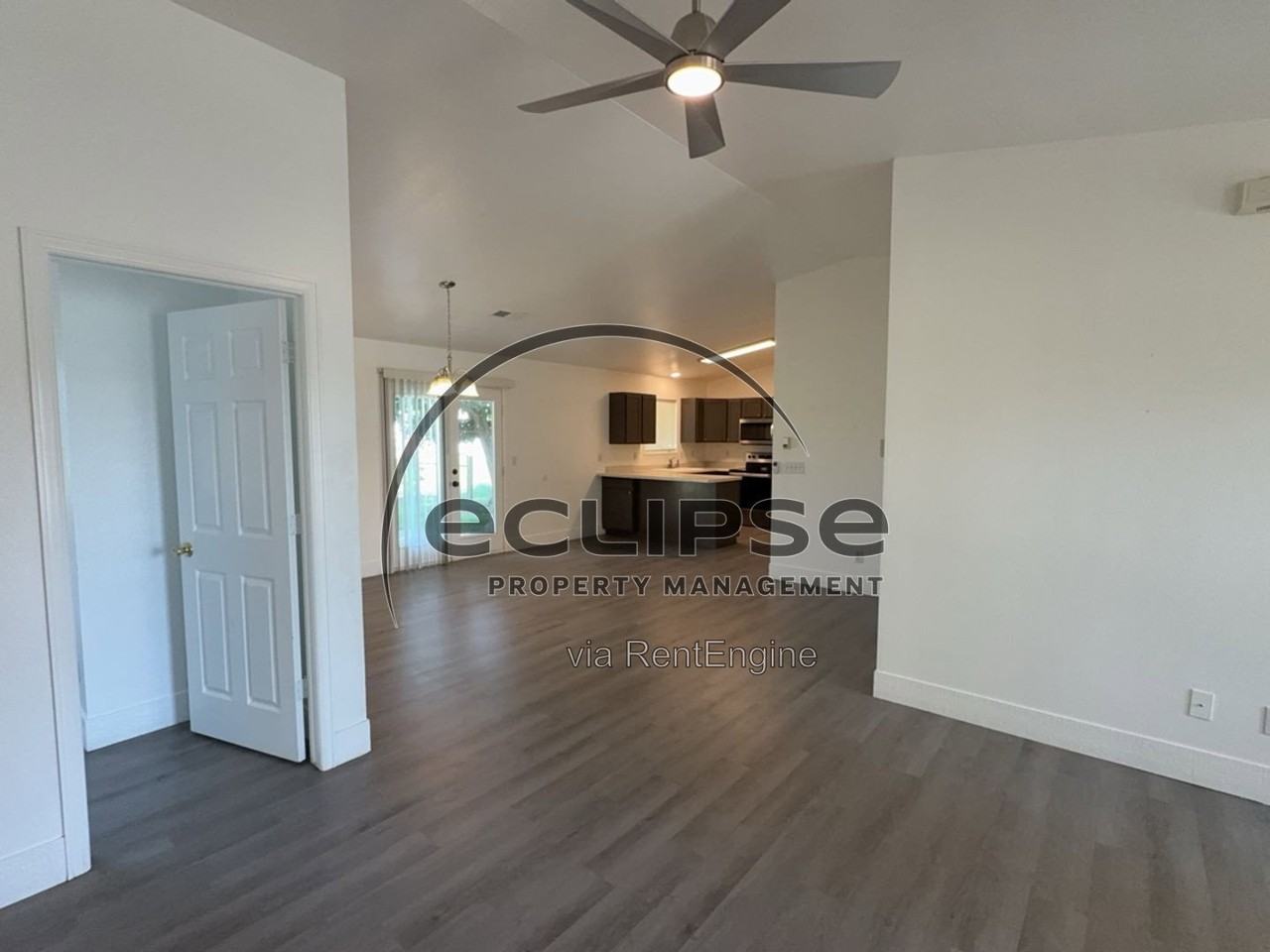 560 Huntington Point Ln - Photo 5 of 45