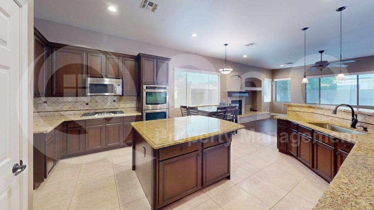 9648 E Lobo Ave - Photo 3 of 30