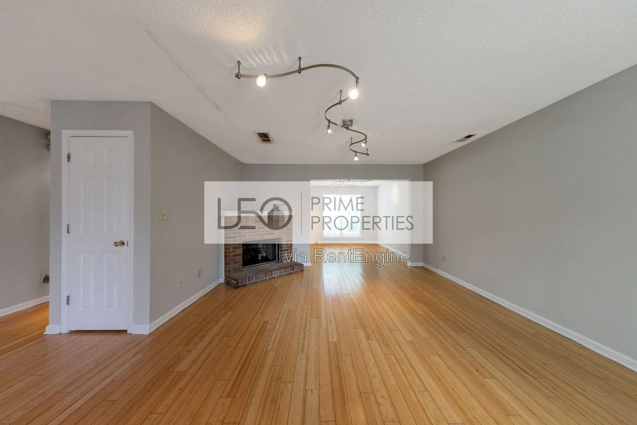 1072 Victory Dr Sw - Photo 3 of 24