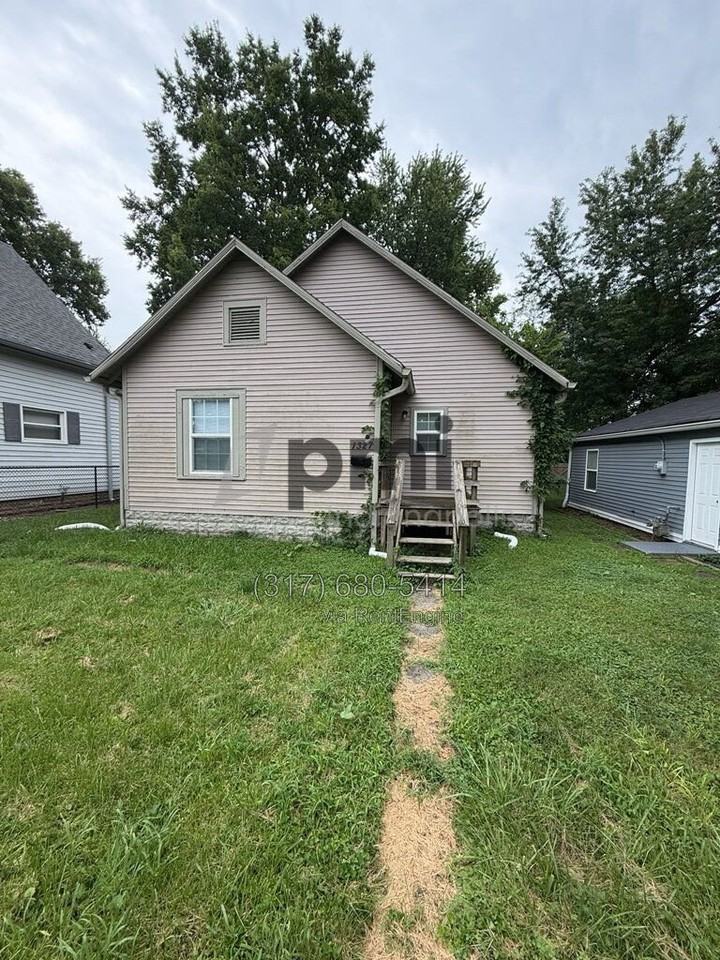 1327 W 32nd St - Photo 2 of 23