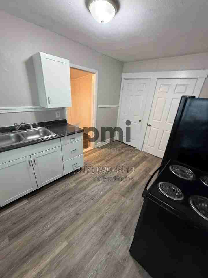 1327 W 32nd St - Photo 5 of 23