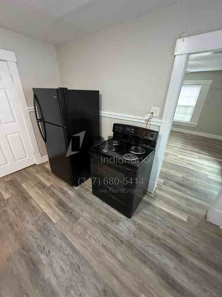 1327 W 32nd St - Photo 6 of 23