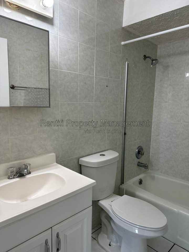 717 Se 9th St #A - Photo 5 of 20