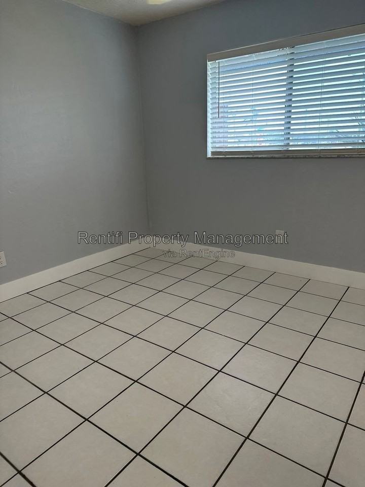 717 Se 9th St #A - Photo 6 of 20