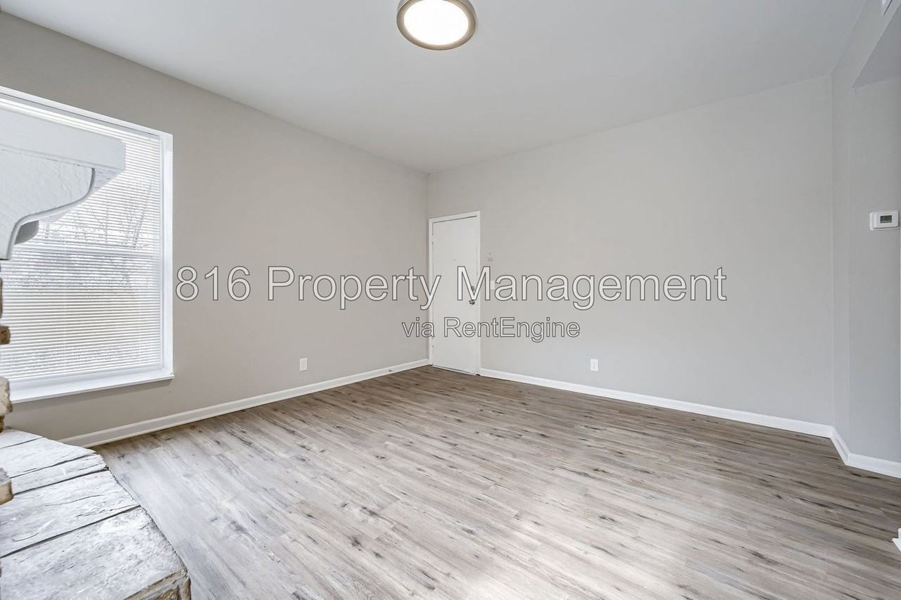 301 Benton Blvd #4 - Photo 2 of 20