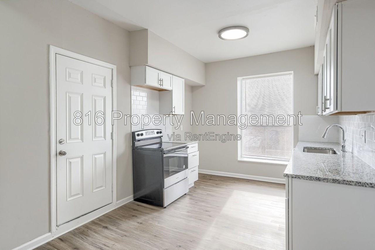 301 Benton Blvd #4 - Photo 4 of 20