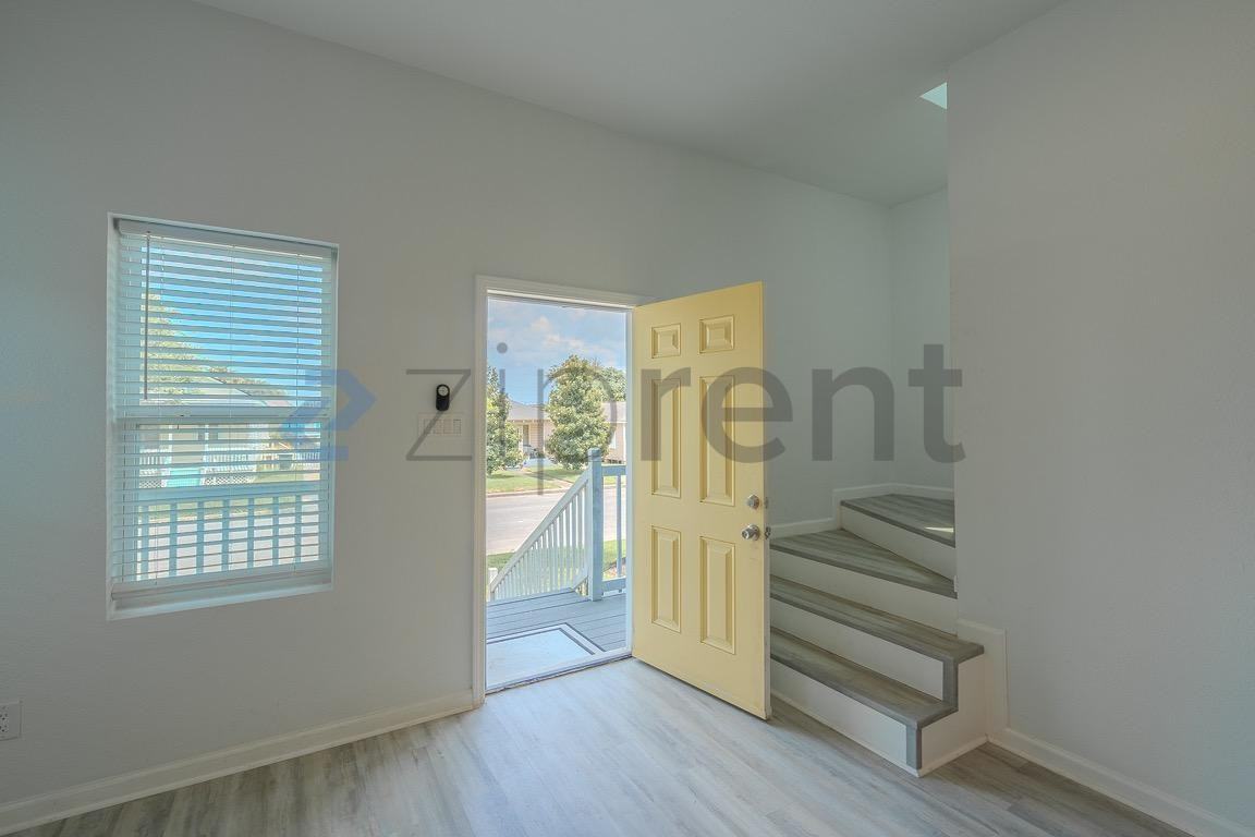 4123 Avenue M 1/2 - Photo 5 of 29