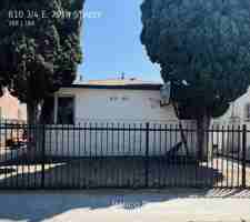 featured image of 810 3/4 E 79th St