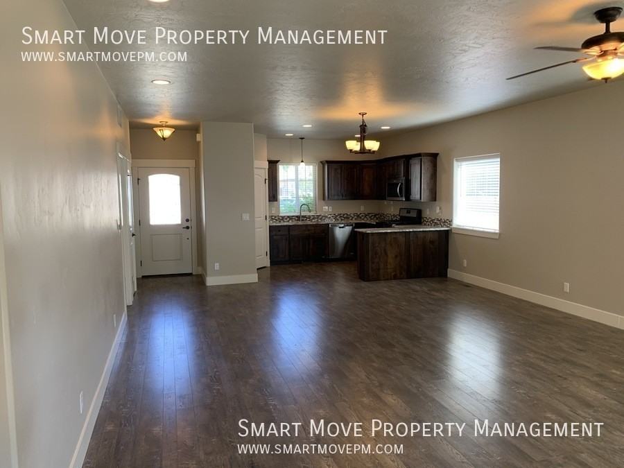 9445 W Woodland Dr - Photo 5 of 27