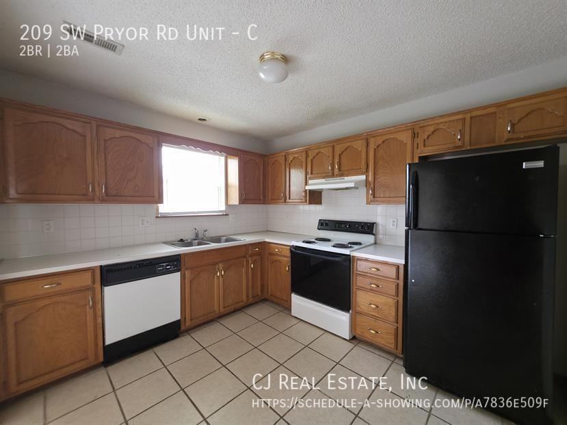 209 Sw Pryor Rd #C - Photo 5 of 9