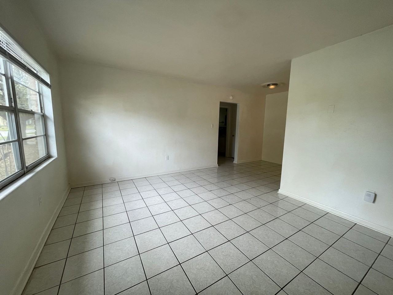 1600 Indiana Ave - Photo 2 of 5