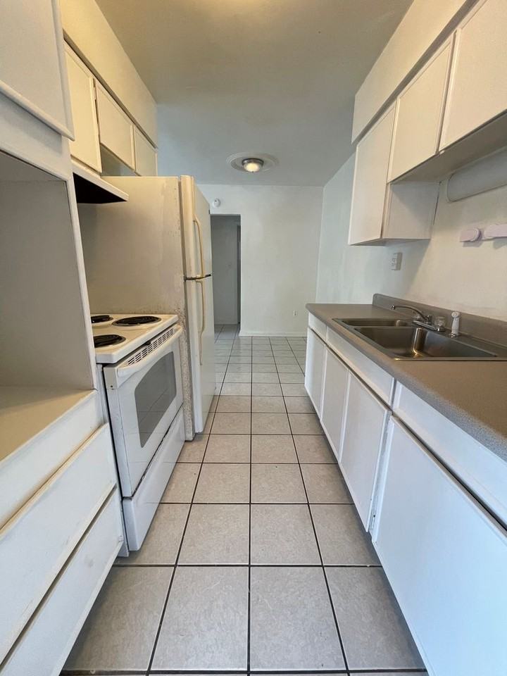 1600 Indiana Ave - Photo 3 of 5