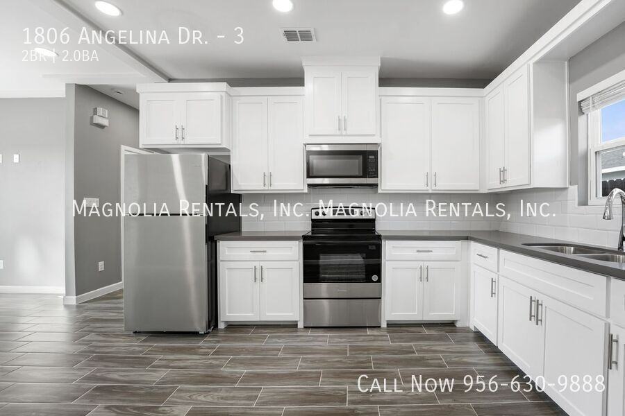 1806 Angelina Dr #3 - Photo 5 of 15