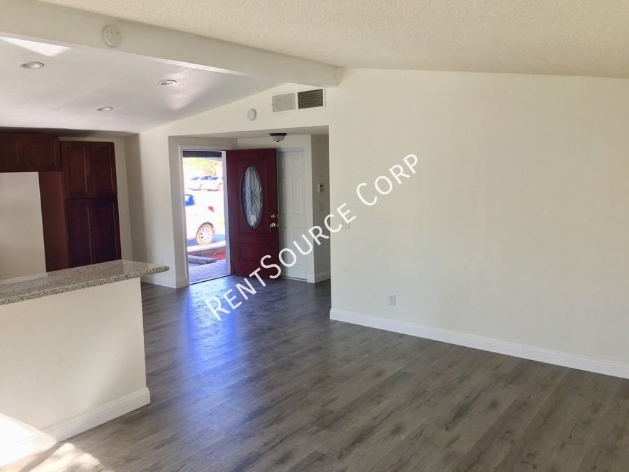 44329 Gingham Ave - Photo 2 of 26