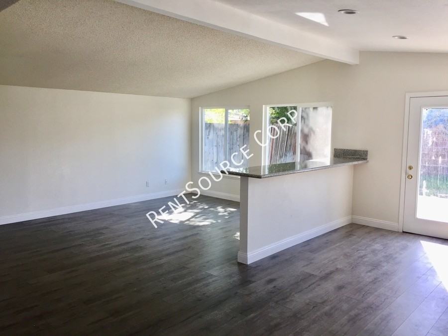 44329 Gingham Ave - Photo 4 of 26