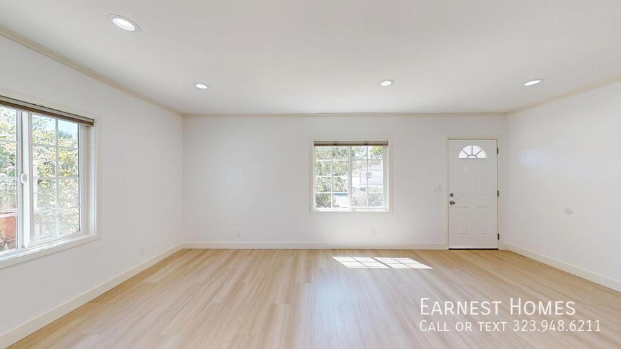 5844 Vesper Ave - Photo 4 of 27