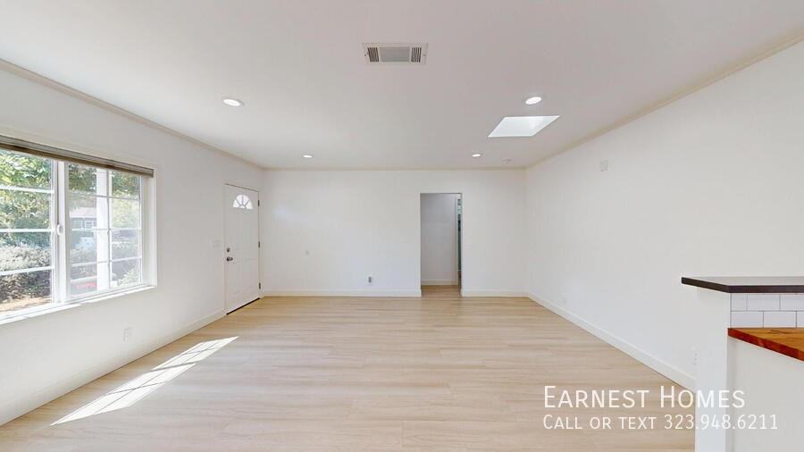 5844 Vesper Ave - Photo 5 of 27