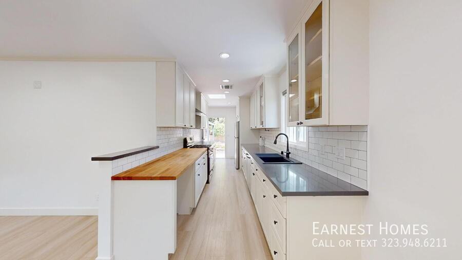 5844 Vesper Ave - Photo 6 of 27