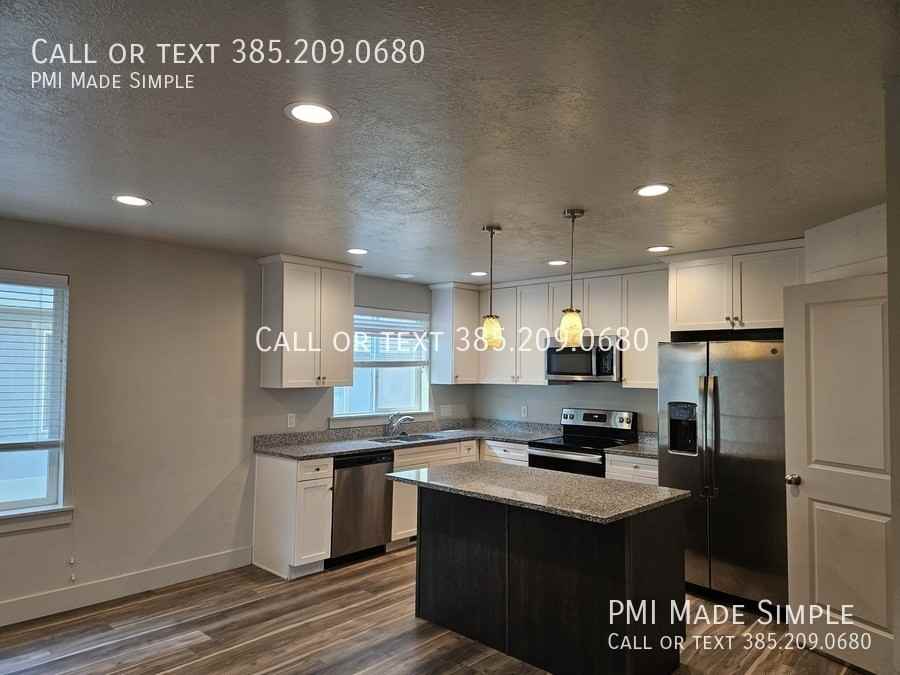 1041 E 1020 S - Photo 3 of 33
