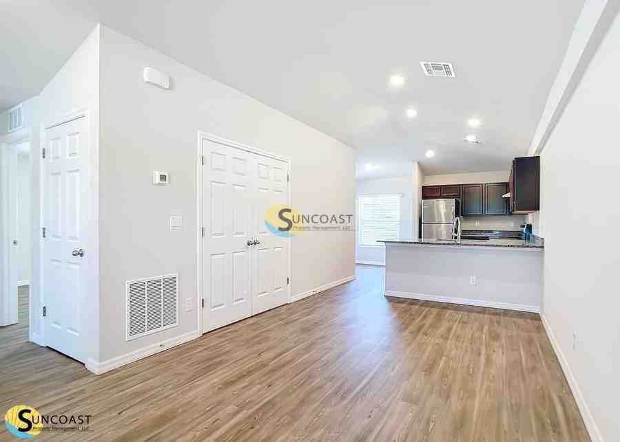 10405 Kidron Ave - Photo 3 of 24