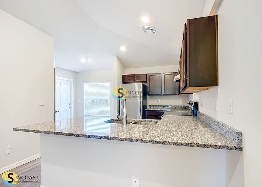 10405 Kidron Ave - Photo 5 of 24