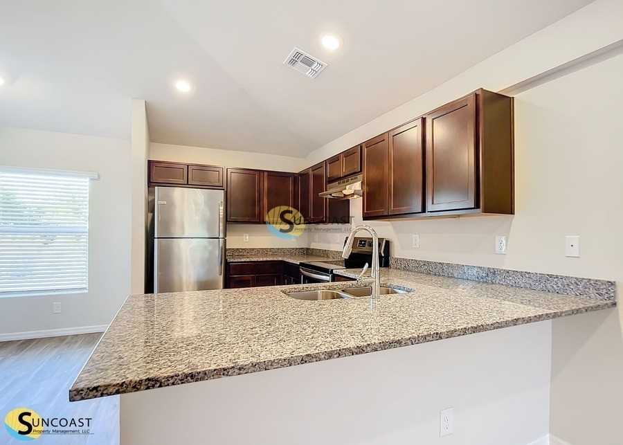 10405 Kidron Ave - Photo 6 of 24