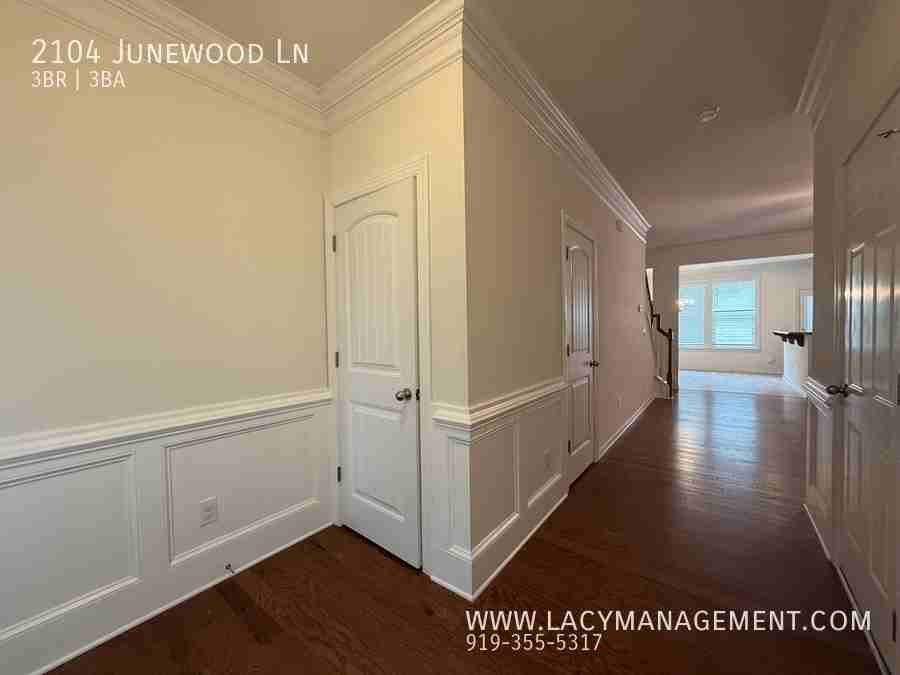 2104 Junewood Ln - Photo 4 of 22