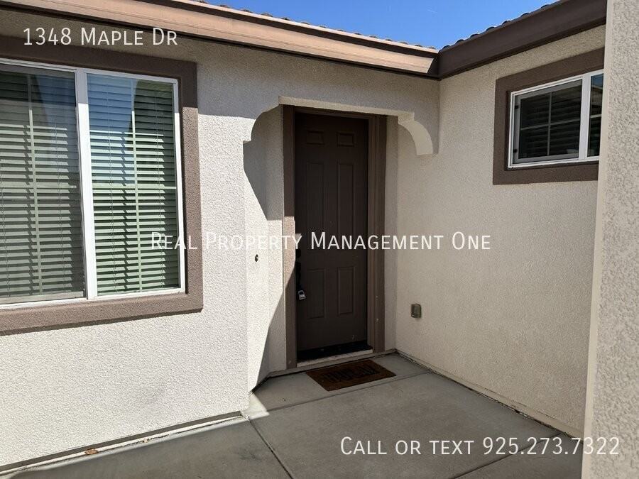 1348 Maple Dr - Photo 3 of 33