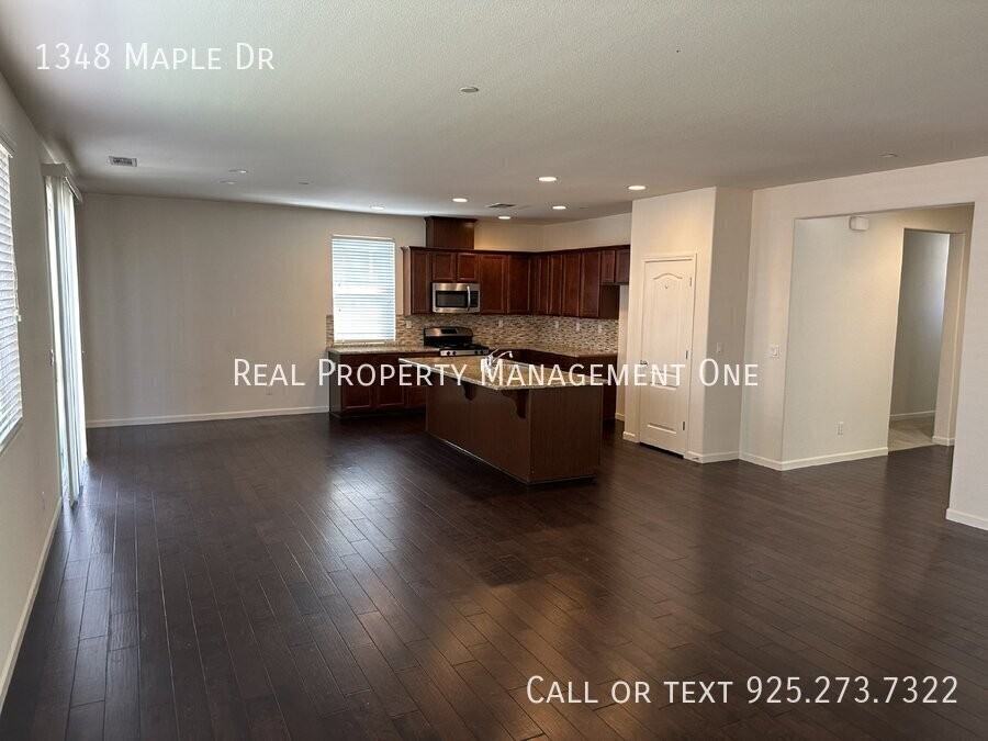 1348 Maple Dr - Photo 4 of 33