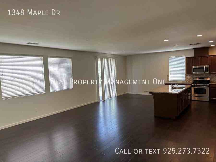 1348 Maple Dr - Photo 6 of 33