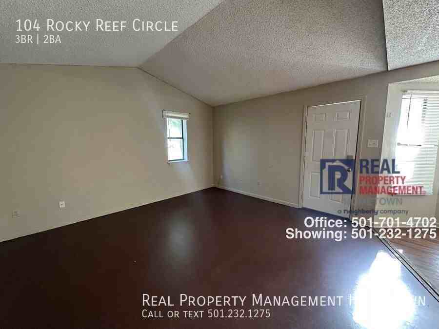104 Rockyreef Cir - Photo 2 of 15