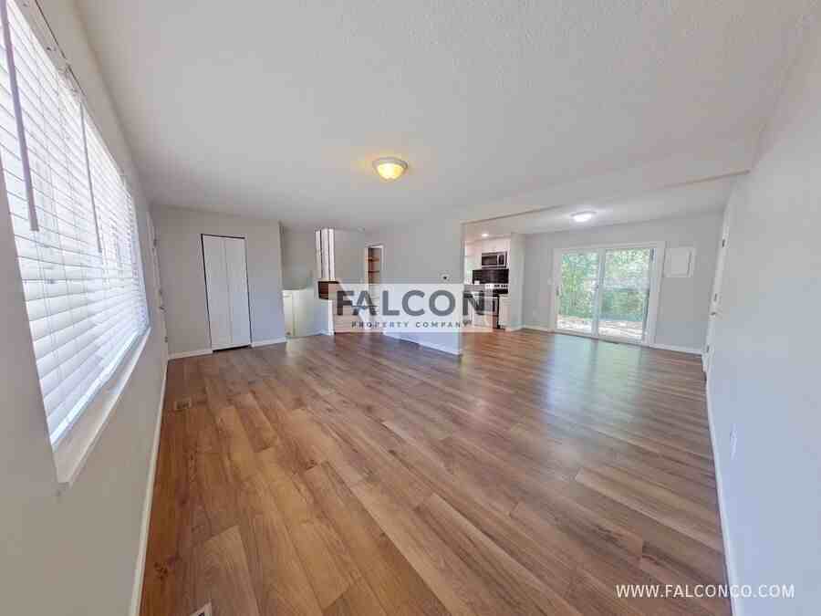 6974 Metropolitan St - Photo 2 of 20
