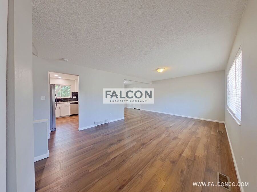 6974 Metropolitan St - Photo 3 of 20