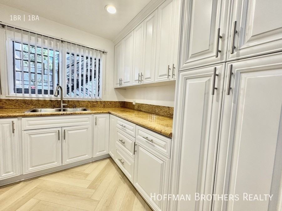 8407 Clinton St #5 - Photo 5 of 12