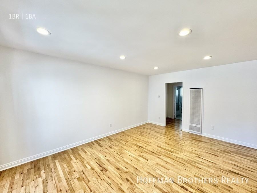 8407 Clinton St #5 - Photo 7 of 12