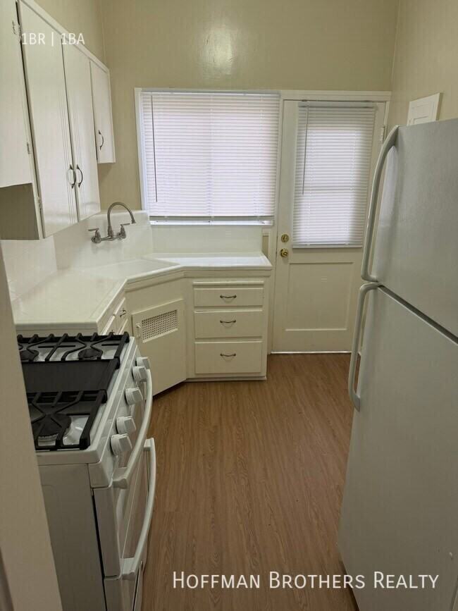 807 W Glenoaks Blvd #801 - Photo 2 of 17