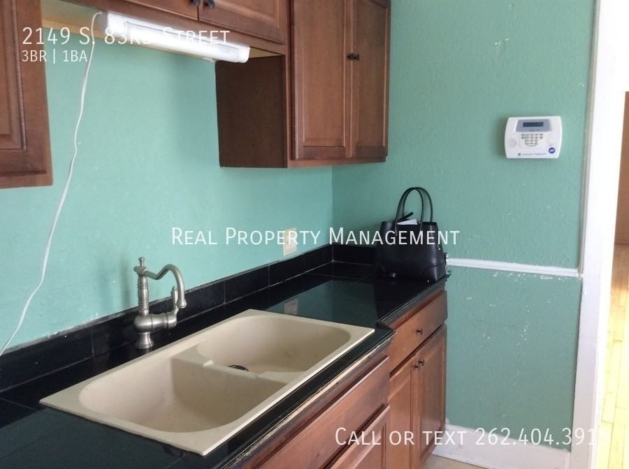 2149 S 83rd St #2149LOWER - Photo 2 of 9