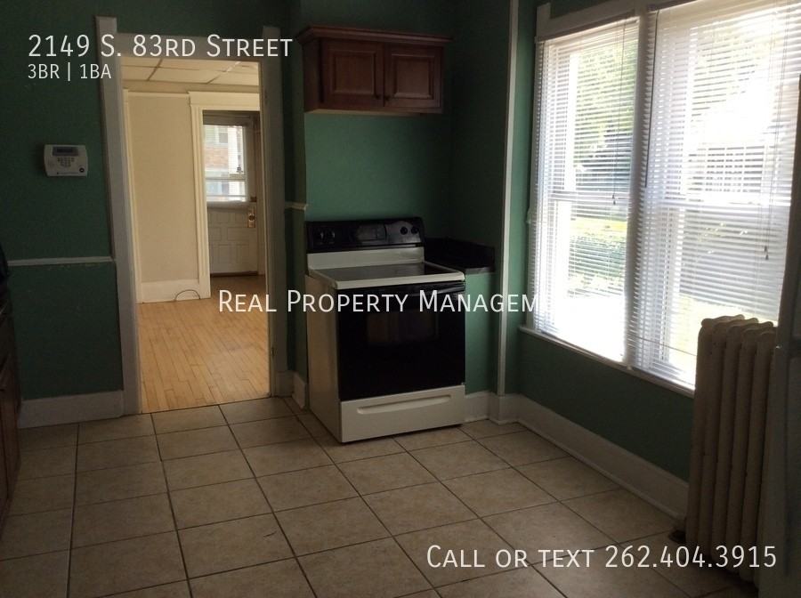 2149 S 83rd St #2149LOWER - Photo 3 of 9
