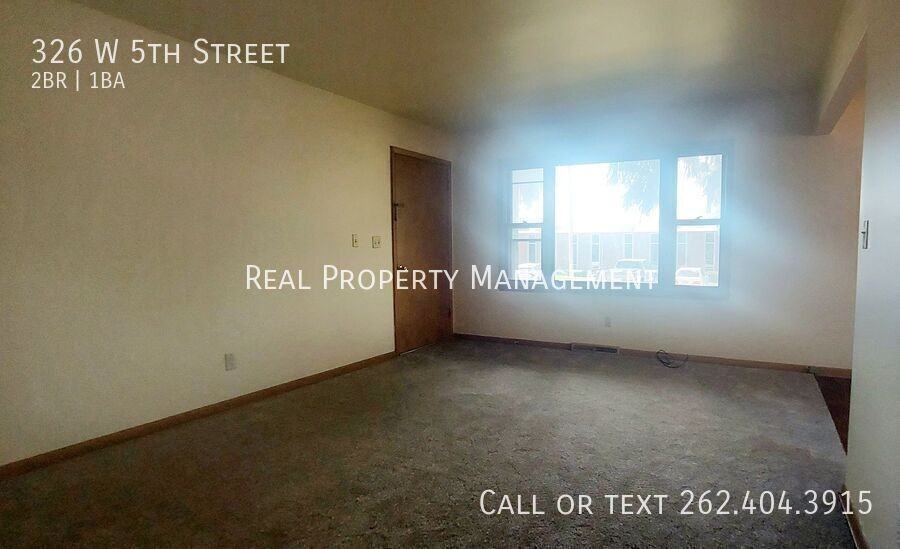 326 W 5th St - Photo 2 of 5
