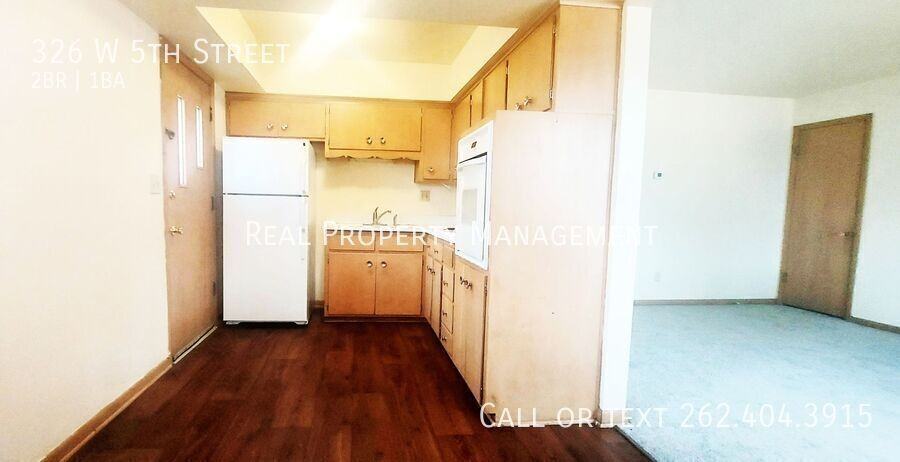 326 W 5th St - Photo 3 of 5